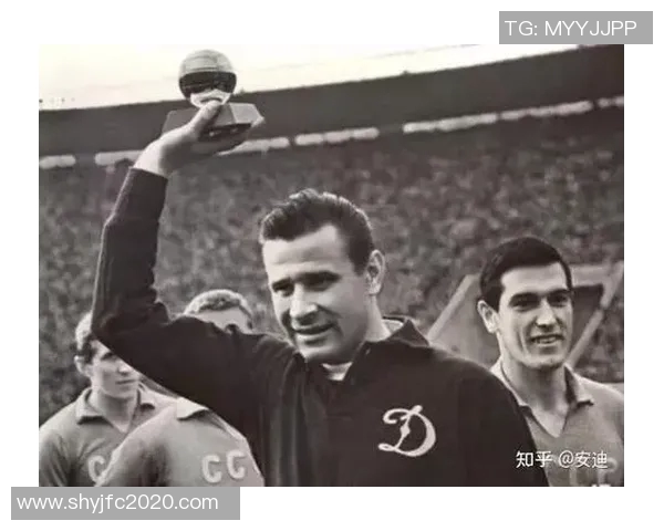 足球明星街头挂件的名称及其背后的故事揭秘 足球明星街头挂件的名称及其背后的故事揭秘